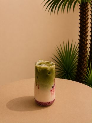 Ice Matcha Strawberry Latte resmi